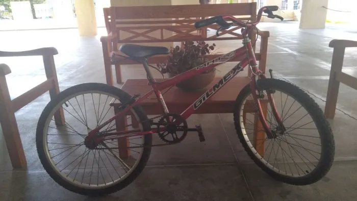 Bicicleta Média  por 400$  preço negociável 