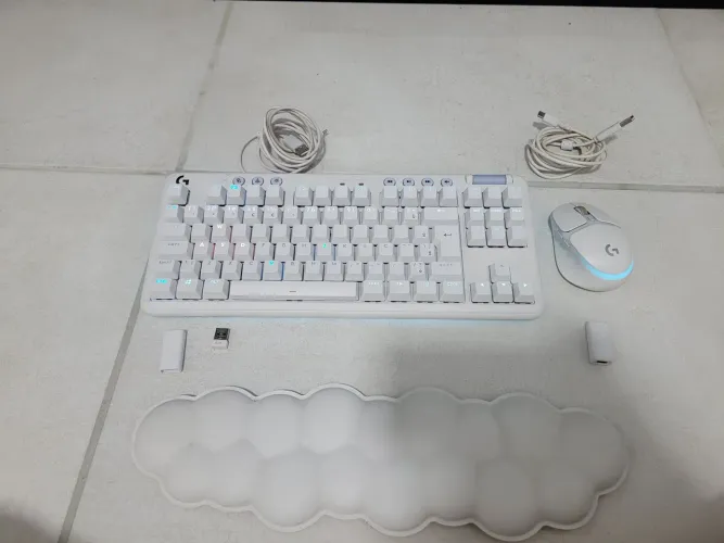Kit teclado G715 e mouse G705 Logitech Coleção aurora Bluetooth