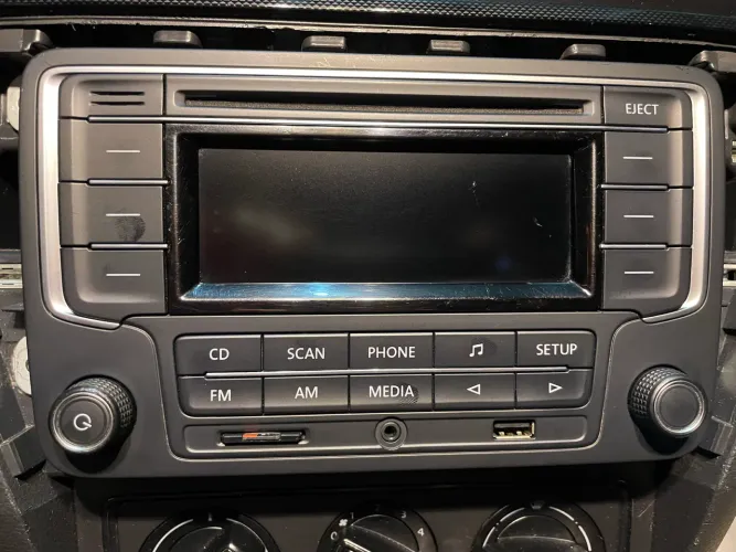 Rádio original - VW Volkswagen - Gol/Voyage/Saveiro G7 e G8 - 5U0 035 160