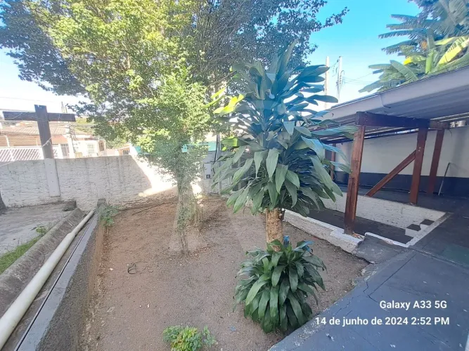 Casa com 2 quartos, sala, cozinha, banheiro, área de serviço, 1 vaga de garagem coberta