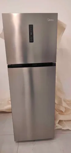 Geladeira semi nova 8 meses de uso 
