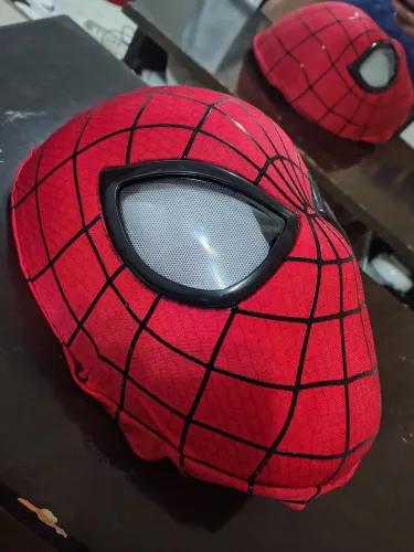 Máscara Espetacular Homem Aranha , Teias auto relevo, Elétrica com controle 