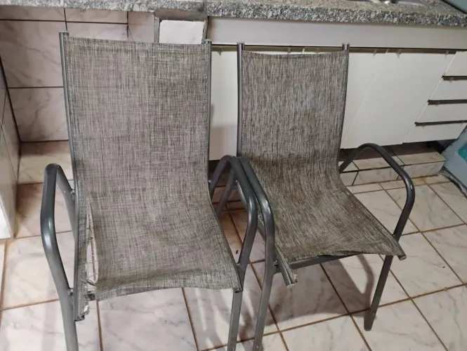 Par de cadeiras de área para restaurar o tecido 