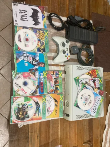 XBOX 360 FAT com 11 jogos físicos + fonte e controle originais. Envio OLX PAY