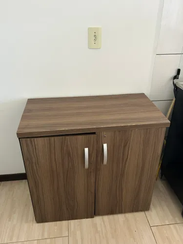 Armário baixo de escritório 