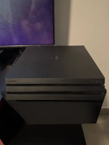 PS4 Pro 1TB + 2 Controles + Jogos - Excelente Estado!
