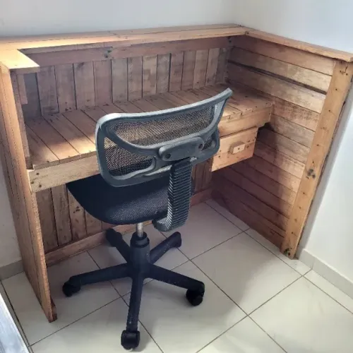 Balcão para loja com cadeira