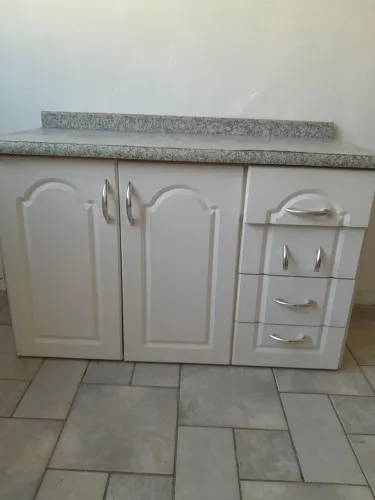 Balcão de cozinha com gavetas
