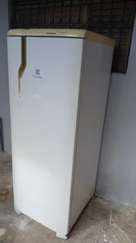Vender se uma geladeira Electrolux está funcionando