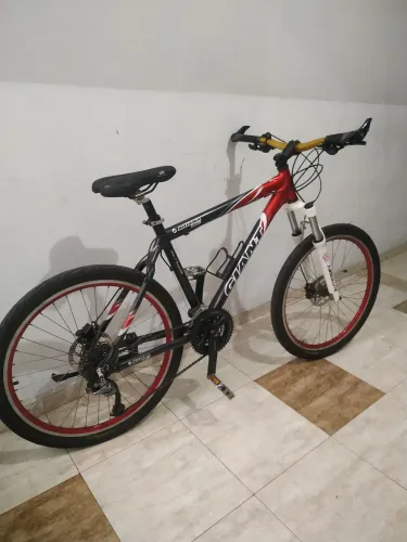 Bike Giant aro 26 quadro 19
