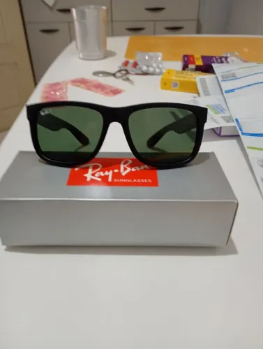 Óculos Ray Ban Justin preto fosco lente verde escuro novo na caixa original