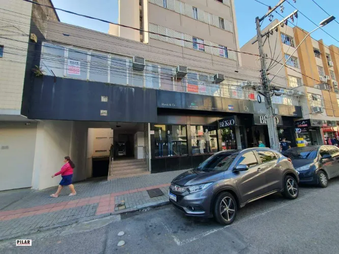 Sala comercial com 660m² para locação no centro de Criciúma