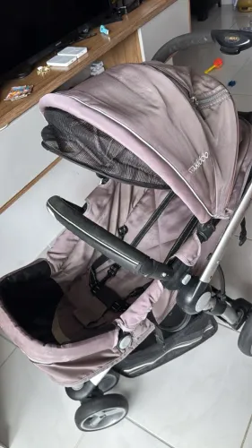 Carrinho de bebê com bebê confort marca kiddo
