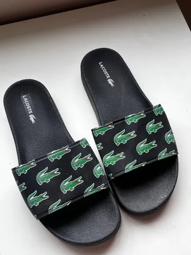 Chinelo Lacoste