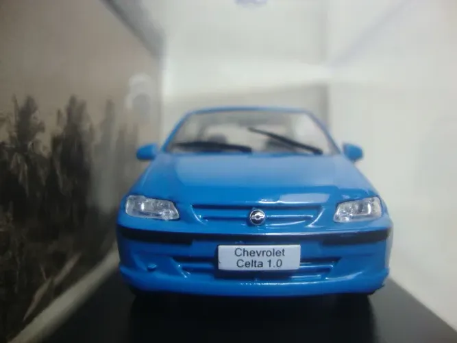 Miniatura colecionável Ixo - Salvat - Chevrolet - Celta 1.0 2000 - 1:43 - Importada