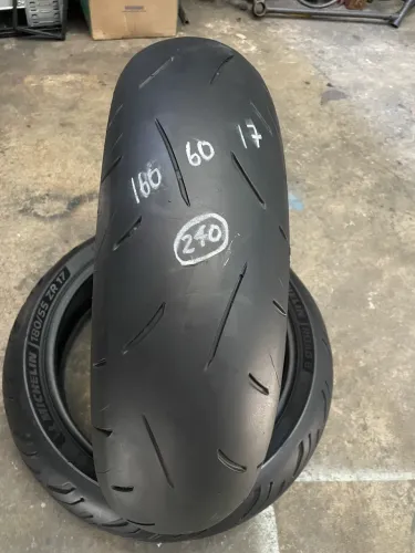 Pneu Traseiro de Moto 160/60/17 Dunlop 
