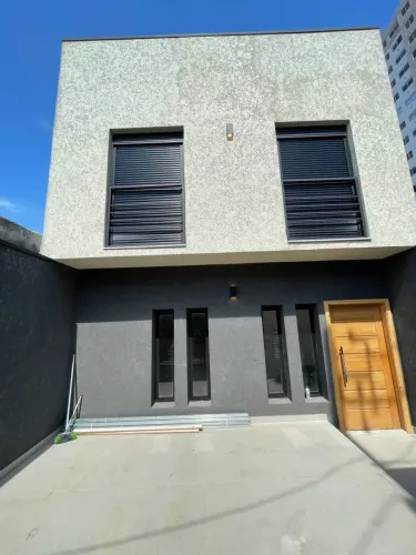 Imóvel para venda possui 200 metros quadrados com 3 quartos em Vila Palmeiras - São Paulo