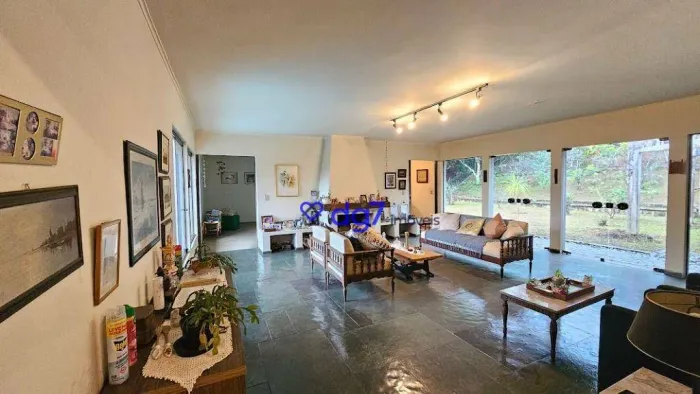 Casa em Condomínio Granja Vianna 4 dormitórios e 4 vagas 513m de área construida