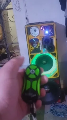 Vendo caixa Bob montada muito potente 4 mil ou troco em teclado musical 