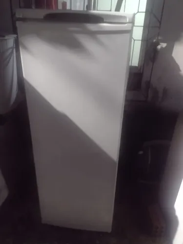 Freezer vertical muito bom 