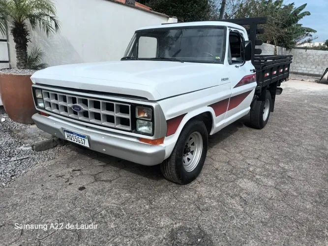 Ford F-1000 Super Diesel CE 3.9 1984