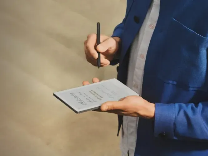Tablet E-ink Colorido Remarkable Paper Pro Move