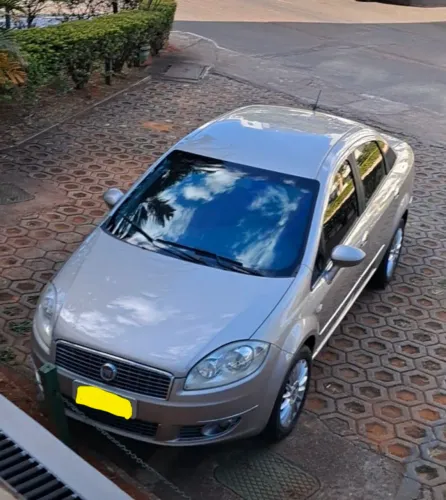 Fiat Linea Essence 1.8 Flex 16V 4P 2013