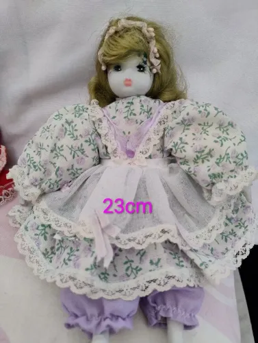 Meiga boneca de porcelana década de 80. Para colecionadores!