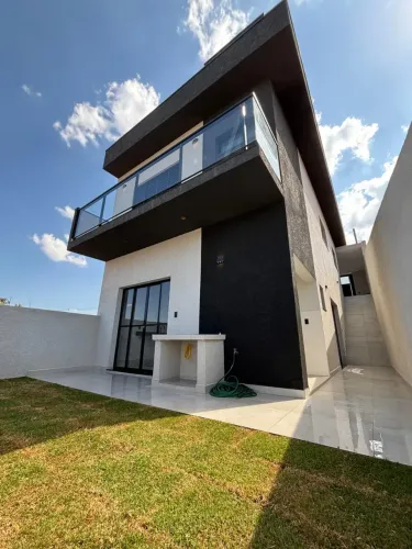 Oportunidade Única! Sobrado Novo, Nunca Habitado, com Vista para as Montanhas !