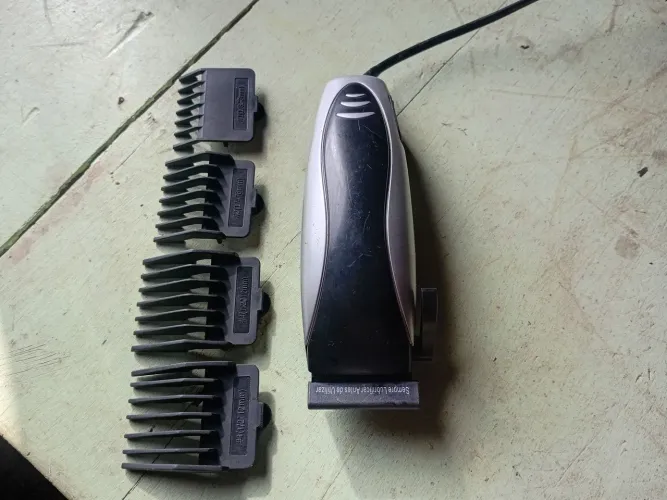 Máquina de cortar cabelo Mondial apenas 30,00