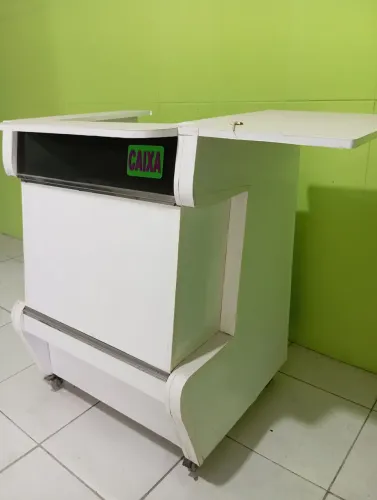 Balcão da gerência financeira (caixa), para Recepção.