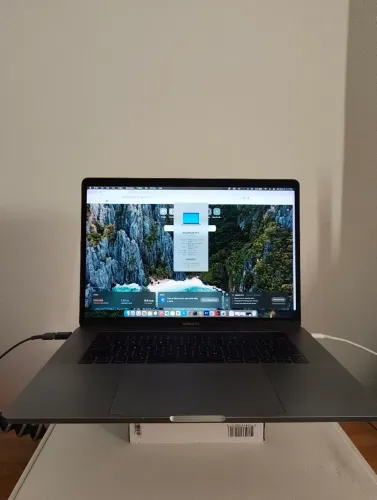 MacBook Pro 15" 2017 - 2.9Ghz I7 / 16gb / 512gb / Radeon Pro 560 4gb