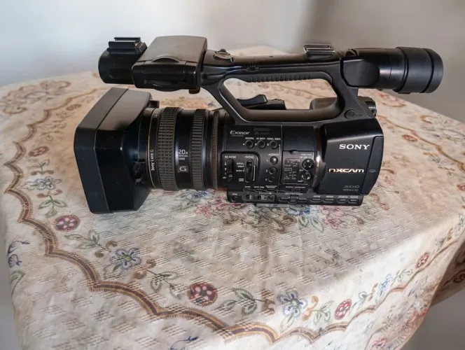 Filmadora Sony NXCAM HXR-NX5N Profissional - Pouquíssimo Uso (Stand-by)