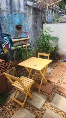 Conjunto mesa e 4 cadeiras madeira