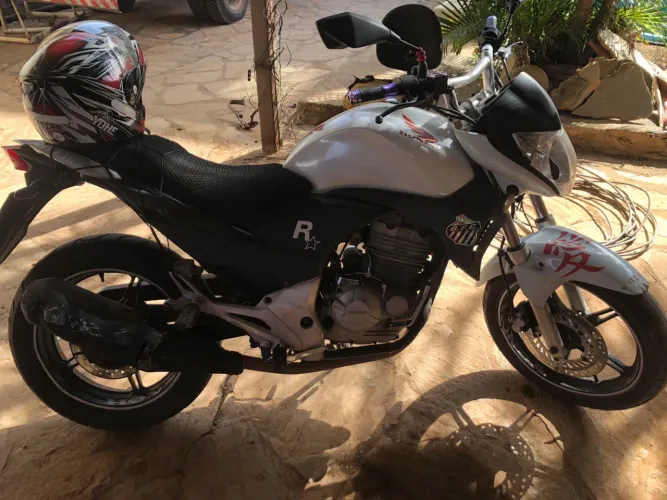 Obs: únicos reparos a fazer a troca do pára-lama e a tampa do farol!