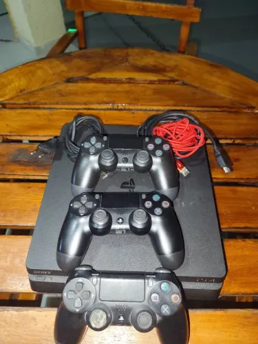 Vende-se PS4 Slim