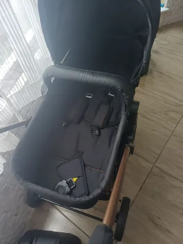 Carrinho com suporte de carro para bb conforto
