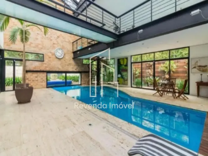 Casa de luxo à venda em São Paulo: 5 quartos, 4 suítes, 7 banheiros, 10 vagas de garagem,