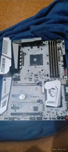Placa de mãe AMD 4 e processador Ryzen 3 2200g defeito