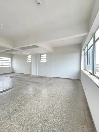 Sala em vão livre c/ 140 m2 B. Amazonas - Contagem MG