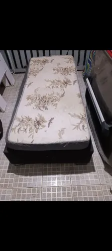 Cama de solteiro usado por!!!150