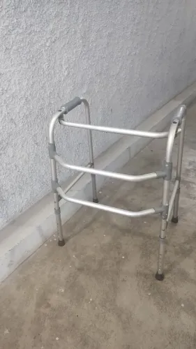 Andador alumínio adulto