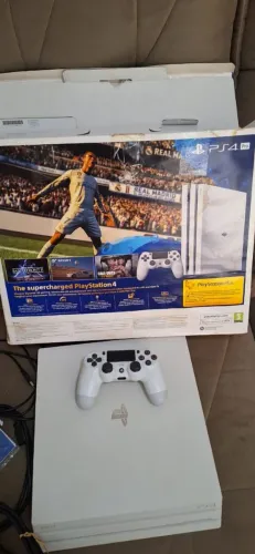 PS4 Pro Pouco usado