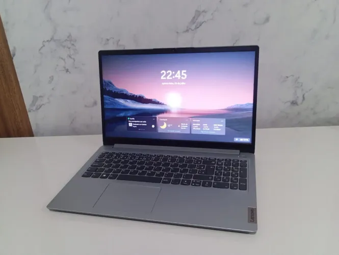Notebook Lenovo ideapad<br>Intel 12th i5-1235U<br>8 GB ram <br>500gb de armazenamento <br>Cor prata