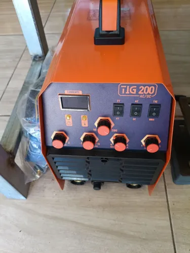 Máquina de solda tig 200