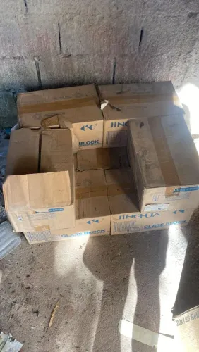 Vendo bloco de vidro <br> Jeferson: Tem 58 blocos de vidros <br>Tem 11 metros e meio de piso
