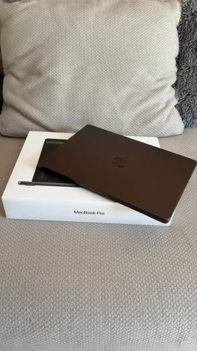 MacBook Pro 14" M3 Pro, 18 GB memória, SSD 512 GB na garantia, Impecável