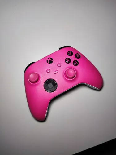 CONTROLE XBOX SERIES ROSA COM ANALÓGICOS MAGNÉTICOS