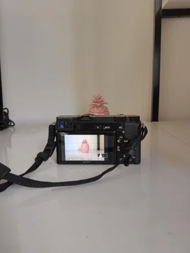 Câmera Fotográfica Profissional Mirrorless Sony A6100 + Lente 16-50mm + Acessórios