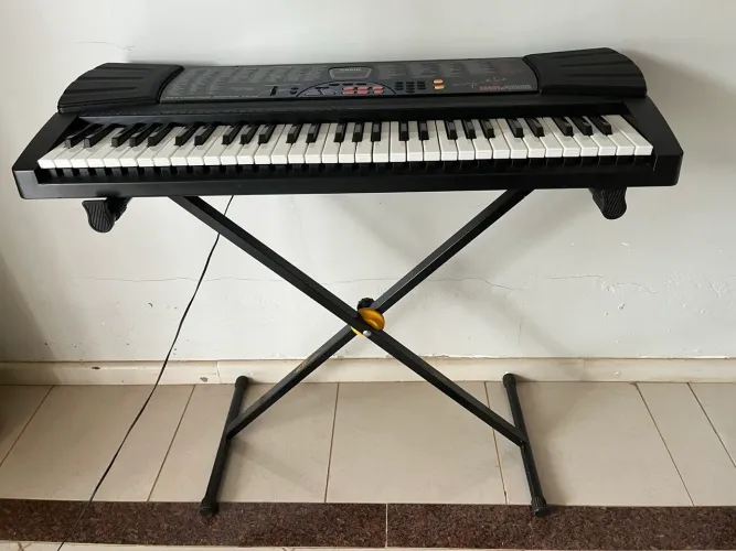 Teclado Casio lk33 sandy Júnior com suporte